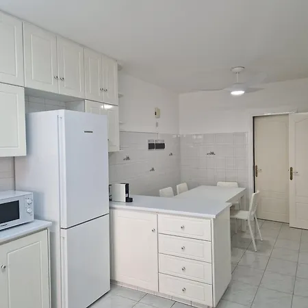 Urban Nest - Spacious 2br 니코시아