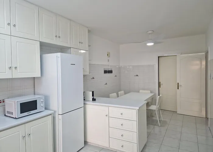 Urban Nest - Spacious 2br ニコシア